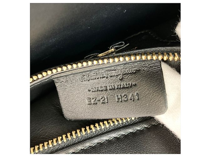 Borsa a tracolla con catena matelassé Salvatore Ferragamo - vista 10