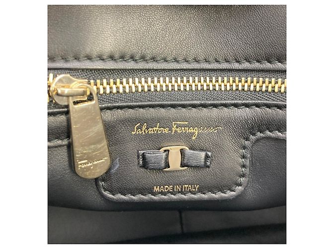Borsa a tracolla con catena matelassé Salvatore Ferragamo - vista 12