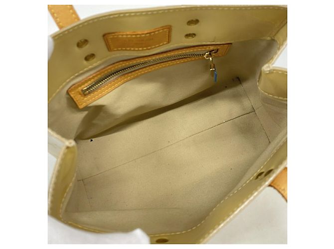 Bolso Louis Vuitton Vernis Lead PM Beige - vista 4