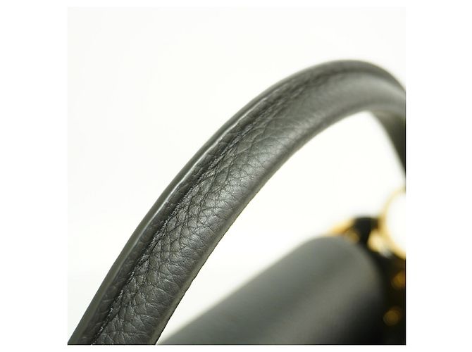 Sac à main Louis Vuitton Capucines MM Noir - vue 6