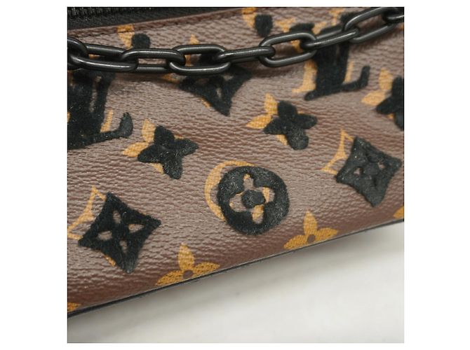 Sac à épaule Louis Vuitton Monogram Tuffetage Mini Soft Trunk Marron Noir - vue 10