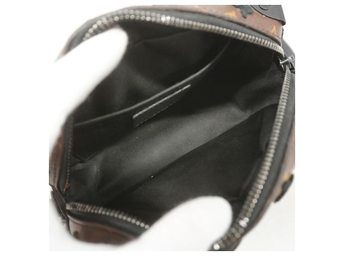 Sac à épaule Louis Vuitton Monogram Tuffetage Mini Soft Trunk Marron Noir - vue 4