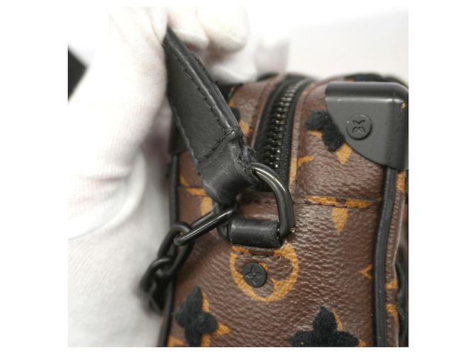 Sac à épaule Louis Vuitton Monogram Tuffetage Mini Soft Trunk Marron Noir - vue 8