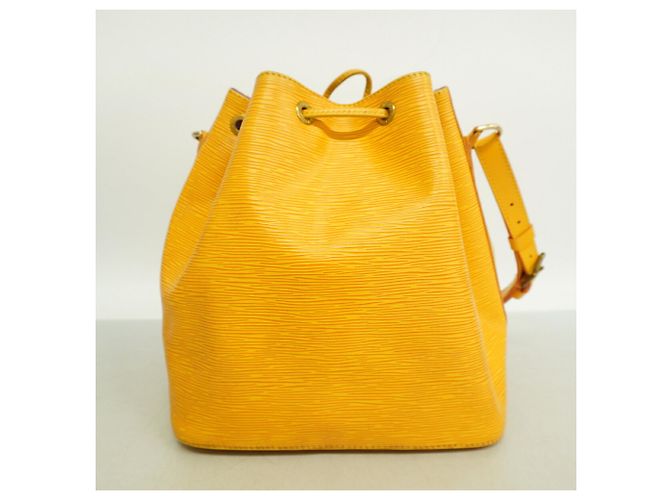 Noe Borsa a tracolla Louis Vuitton Epi Petit Noé Giallo - vista 10
