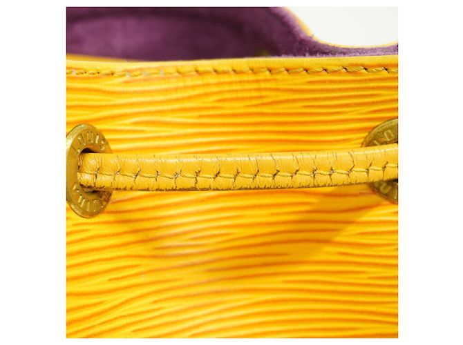 Noe Borsa a tracolla Louis Vuitton Epi Petit Noé Giallo - vista 8