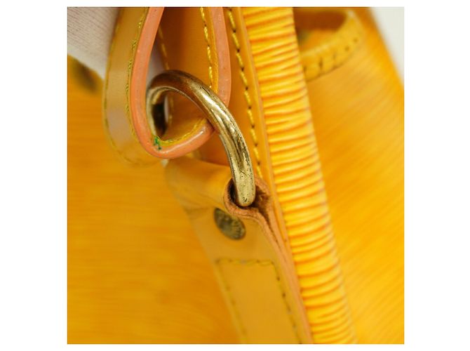 Noe Borsa a tracolla Louis Vuitton Epi Petit Noé Giallo - vista 9