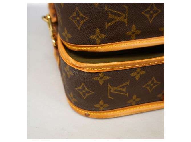 Louis Vuitton Monogram Portable Bandoulière Garment Case Castaño - vista 11