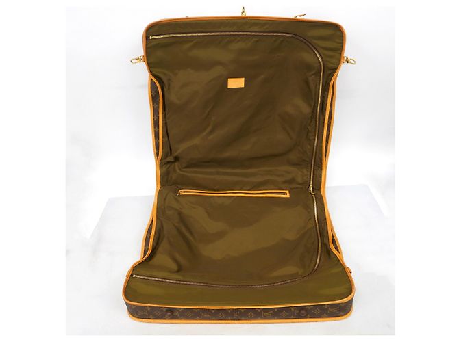 Louis Vuitton Monogram Portable Bandoulière Garment Case Castaño - vista 12