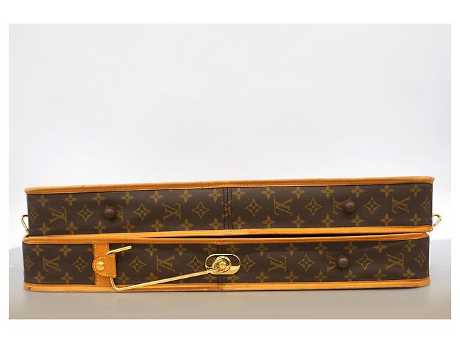 Louis Vuitton Monogram Portable Bandoulière Garment Case Castaño - vista 3