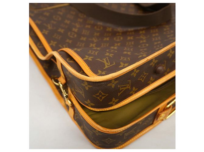 Louis Vuitton Monogram Portable Bandoulière Garment Case Castaño - vista 6
