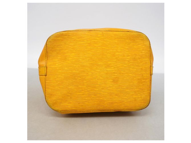 Noe Borsa a tracolla Louis Vuitton Epi Petit Noé Giallo - vista 3