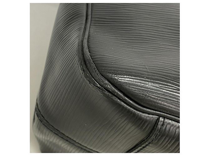 Bolso Louis Vuitton Epi Passy GM Negro - vista 7