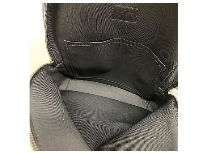 Borsa a tracolla Louis Vuitton Monogram Shadow Racer Nero - vista 4