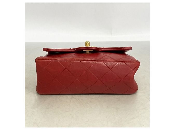 Bolsa de Ombro Chanel Mini Matelassé com Corrente Vermelho - vista 3