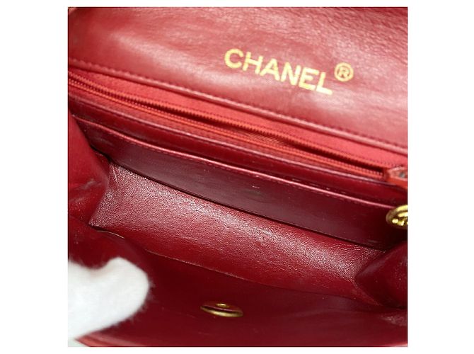 Bolsa de Ombro Chanel Mini Matelassé com Corrente Vermelho - vista 4