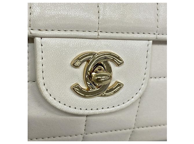 Chanel Chocolate Bar Schultertasche mit Kette Weiß - Ansicht 10