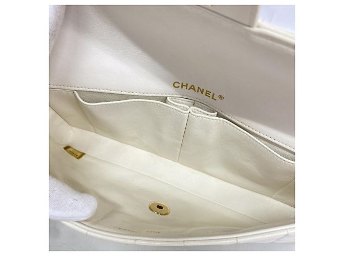 Chanel Chocolate Bar Schultertasche mit Kette Weiß - Ansicht 4