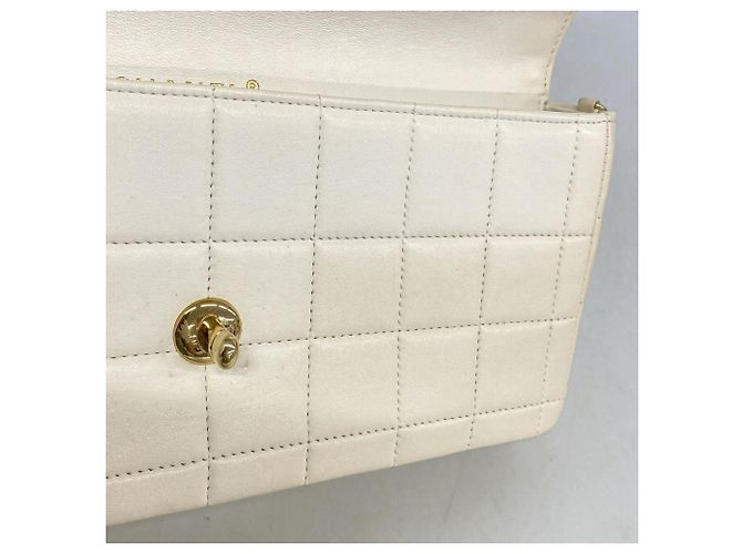 Chanel Chocolate Bar Schultertasche mit Kette Weiß - Ansicht 9