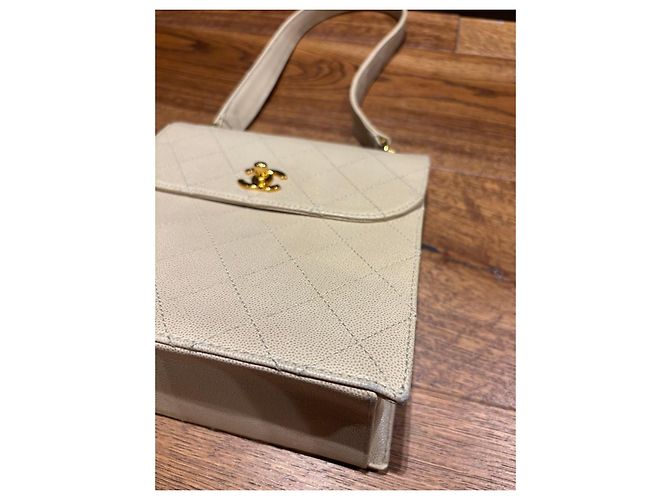 Chanel Bolsa de aba acolchoada couro caviar bege - vista 10
