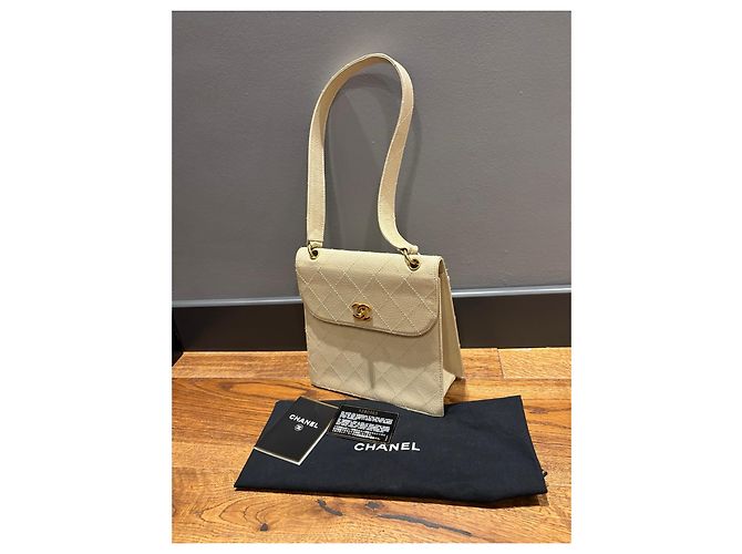 Chanel Bolsa de aba acolchoada couro caviar bege - vista 12