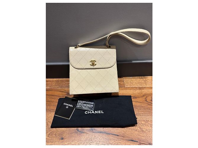 Chanel Bolsa de aba acolchoada couro caviar bege - vista 15