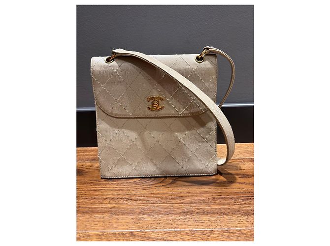 Chanel Bolsa de aba acolchoada couro caviar bege - vista 2