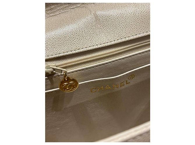 Chanel Bolsa de aba acolchoada couro caviar bege - vista 4
