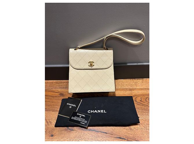 Chanel Bolsa de aba acolchoada couro caviar bege - vista 8