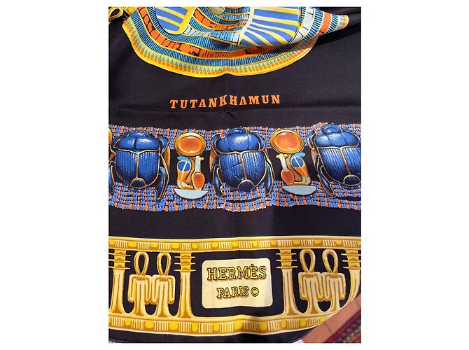 Hermès Pañuelo de Seda Tutankhamon Negro Blanco Azul Dorado Naranja - vista 2