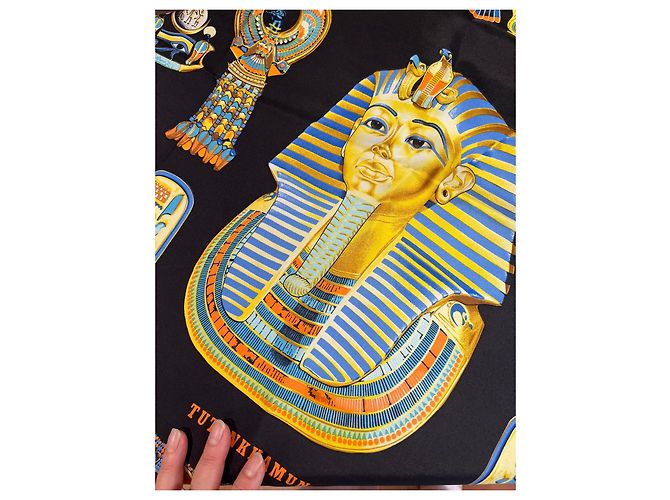Hermès Pañuelo de Seda Tutankhamon Negro Blanco Azul Dorado Naranja - vista 5