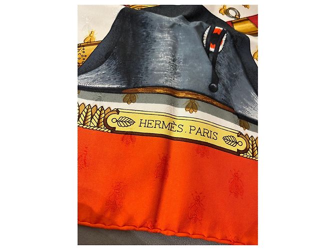 Hermès Pañuelo de seda Napoléon Castaño Negro Blanco Roja Verde Naranja Gold hardware - vista 5