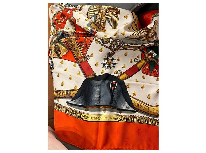 Hermès Pañuelo de seda Napoléon Castaño Negro Blanco Roja Verde Naranja Gold hardware - vista 6