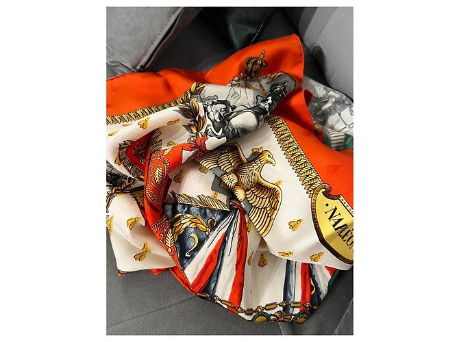 Hermès Pañuelo de seda Napoléon Castaño Negro Blanco Roja Verde Naranja Gold hardware - vista 8