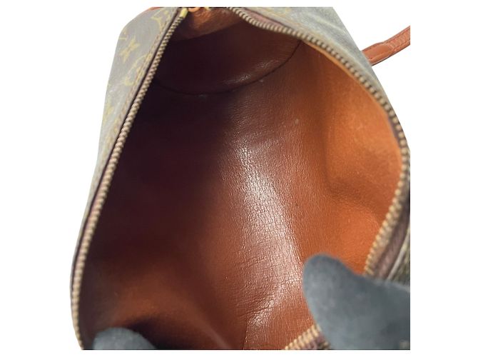 Bolsa Louis Vuitton Papillon 26 Monogram Marrom Monograma - vista 14