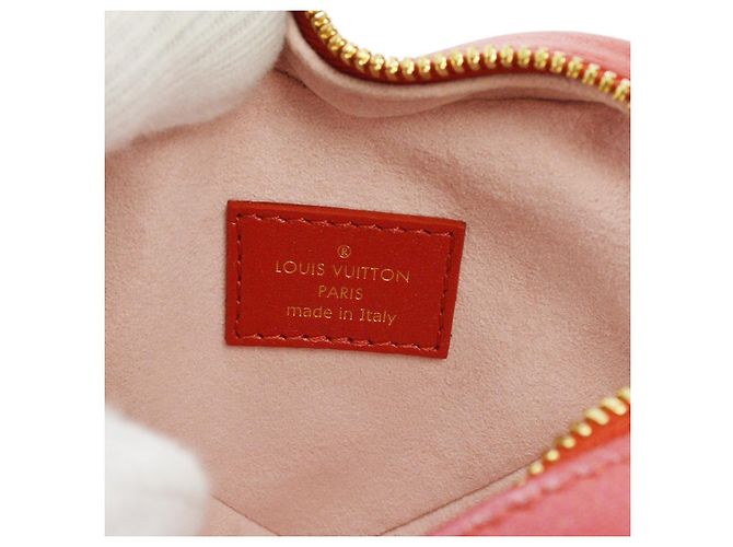 Louis Vuitton Coeur Heart on Chain Monogram Embossed Lambskin Roja - vista 4