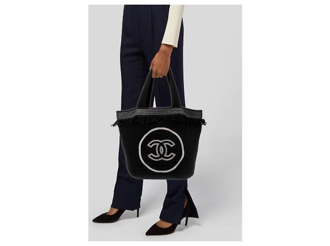 Chanel Borsa Tote in Spugna Nera Logo CC Nero - vista 5