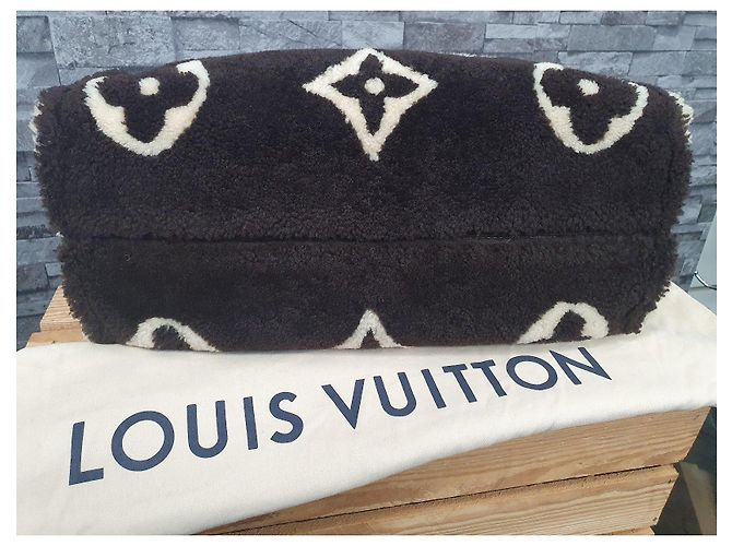 Louis Vuitton OnTheGo GM Teddy Shearling - Marrón Castaño Blanco - vista 6