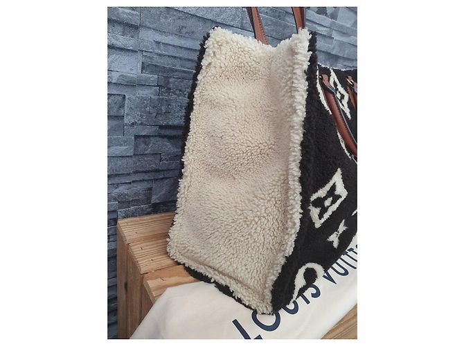 Louis Vuitton OnTheGo GM Teddy Shearling - Marrón Castaño Blanco - vista 7