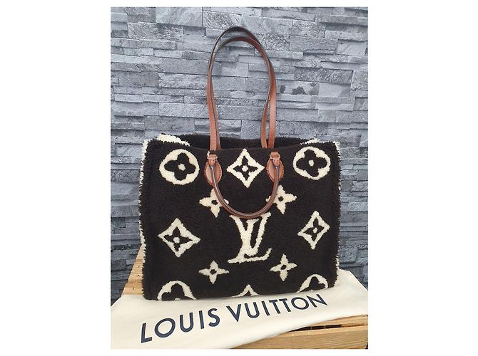 Louis Vuitton OnTheGo GM Teddy Shearling - Marrón Castaño Blanco - vista 8