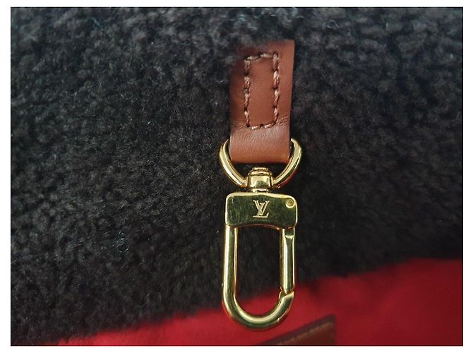Louis Vuitton OnTheGo GM Teddy Shearling - Marrón Castaño Blanco - vista 9