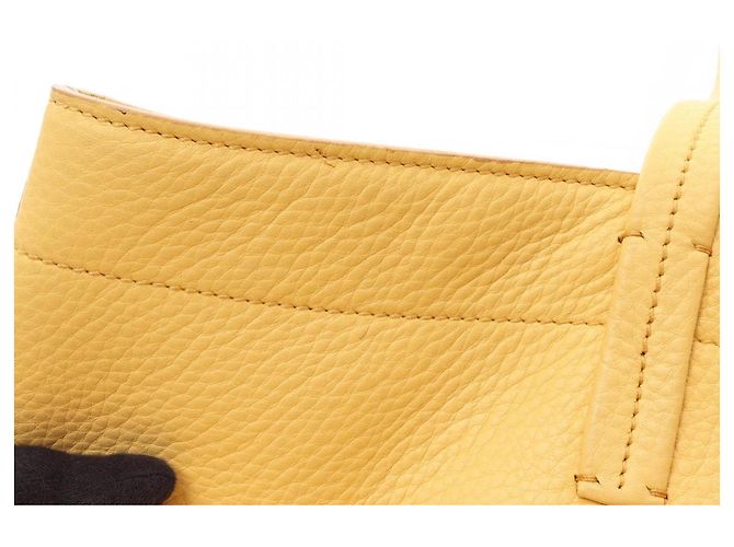 Borsa Tote Miu Miu in pelle gialla Giallo - vista 9