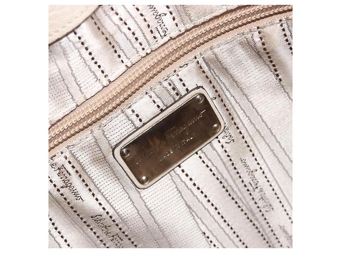Borsa a tracolla Salvatore Ferragamo Gancini in pelle Ivory Silver Auth 196279 Argento Crudo - vista 16