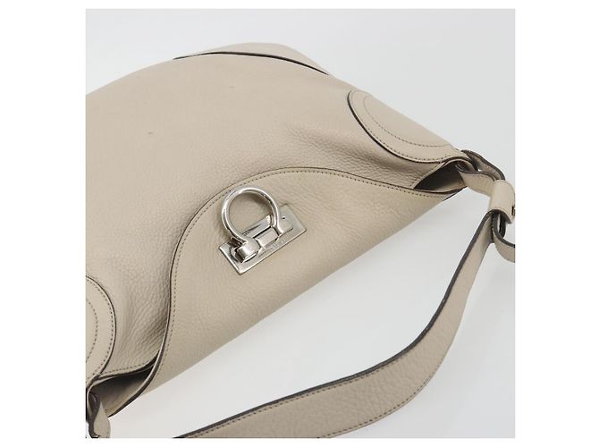 Borsa a tracolla Salvatore Ferragamo Gancini in pelle Ivory Silver Auth 196279 Argento Crudo - vista 6
