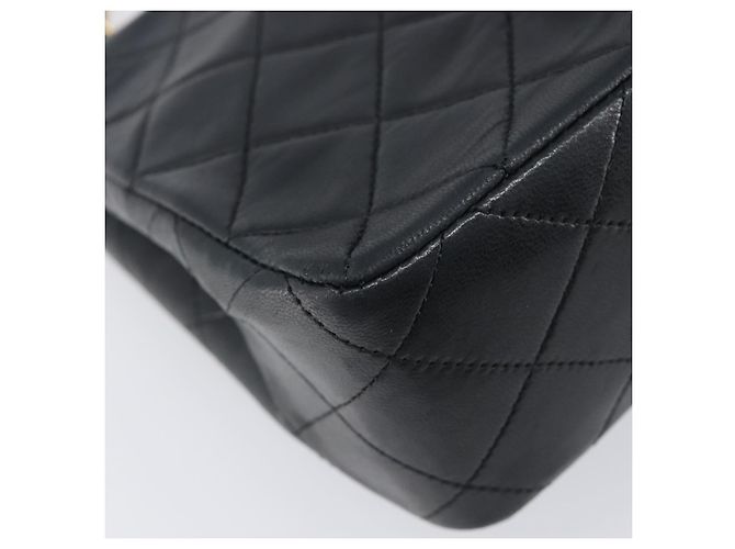 Borsa a tracolla CHANEL Mini Matelasse 20 Chain in pelle d'agnello nera e oro CC Auth 204583V Nero - vista 14