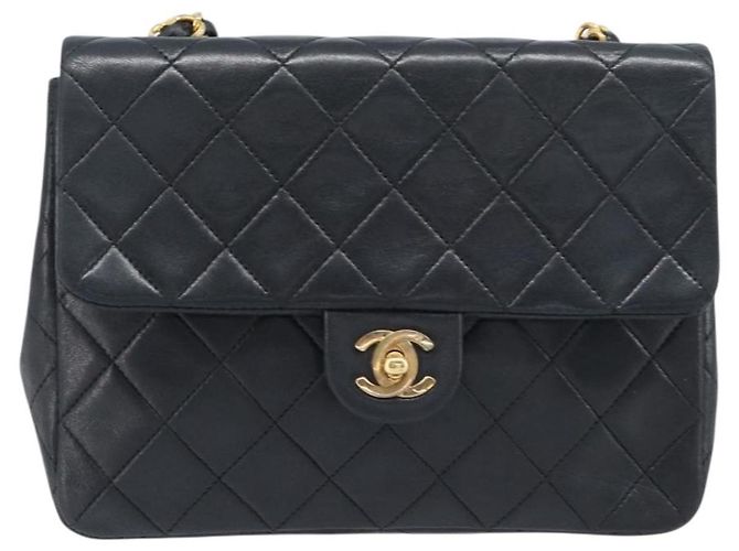 Borsa a tracolla CHANEL Mini Matelasse 20 Chain in pelle d'agnello nera e oro CC Auth 204583V Nero - vista 2