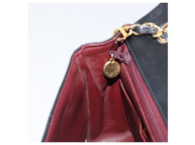 Borsa a tracolla CHANEL Mini Matelasse 20 Chain in pelle d'agnello nera e oro CC Auth 204583V Nero - vista 21