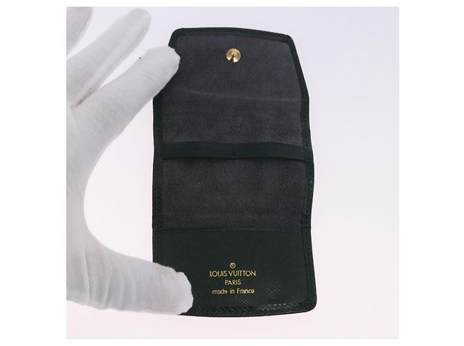LOUIS VUITTON Taiga Buton de Manchette Cuffs Epicea LV Auth BA15690 - vista 8