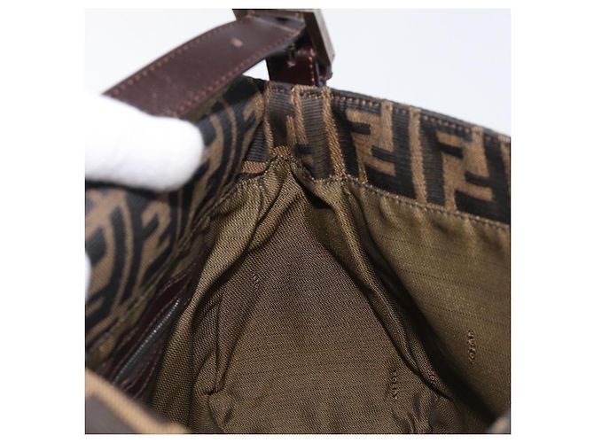 Borsa a tracolla FENDI Zucca Canvas Mamma Baguette Marrone Nero Auth am12622V - vista 21
