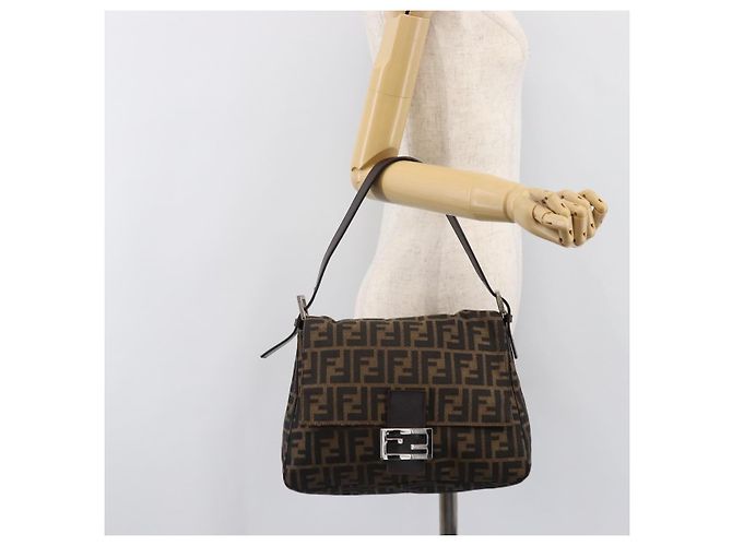 Borsa a tracolla FENDI Zucca Canvas Mamma Baguette Marrone Nero Auth am12622V - vista 26