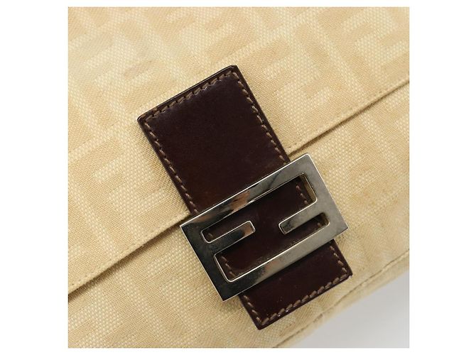 Borsa a tracolla FENDI Zucca Canvas Mamma Baguette Beige Silver Auth 186809A Argento - vista 16